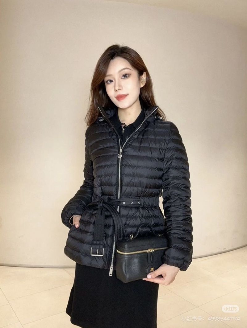 버버리 후드 벨티드 퀼팅 다운 재킷 - 여자 패딩 레플리카 참고 이미지
